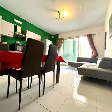 Room 6- Private Room With Private Terrace, Private Bathroom, Ac And Wifi Sliema Exteriör bild