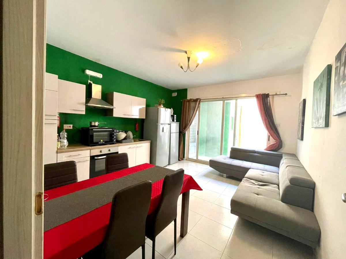 Room 6- Private Room With Private Terrace, Private Bathroom, Ac And Wifi Sliema Exteriör bild
