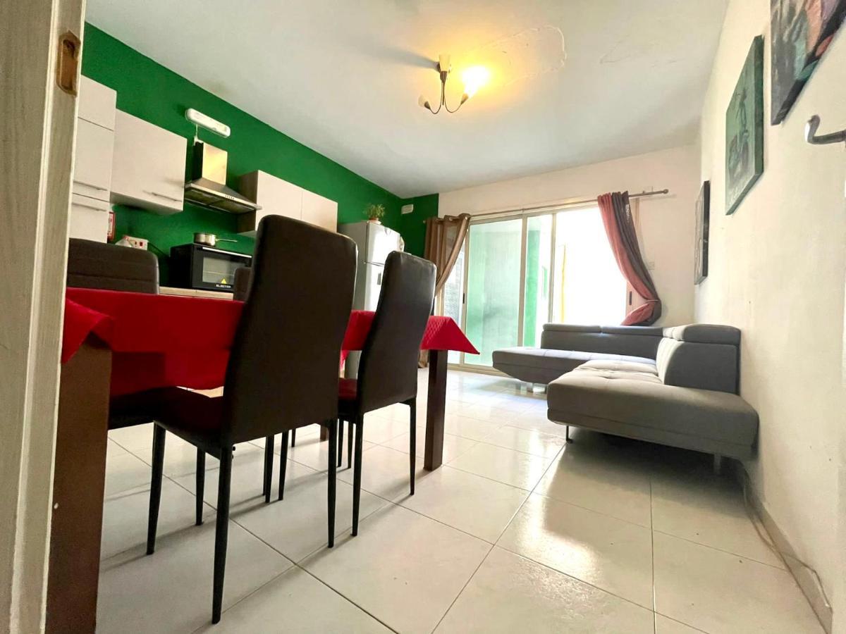 Room 6- Private Room With Private Terrace, Private Bathroom, Ac And Wifi Sliema Exteriör bild