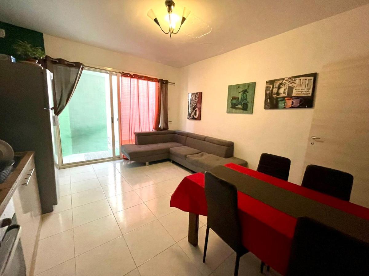 Room 6- Private Room With Private Terrace, Private Bathroom, Ac And Wifi Sliema Exteriör bild