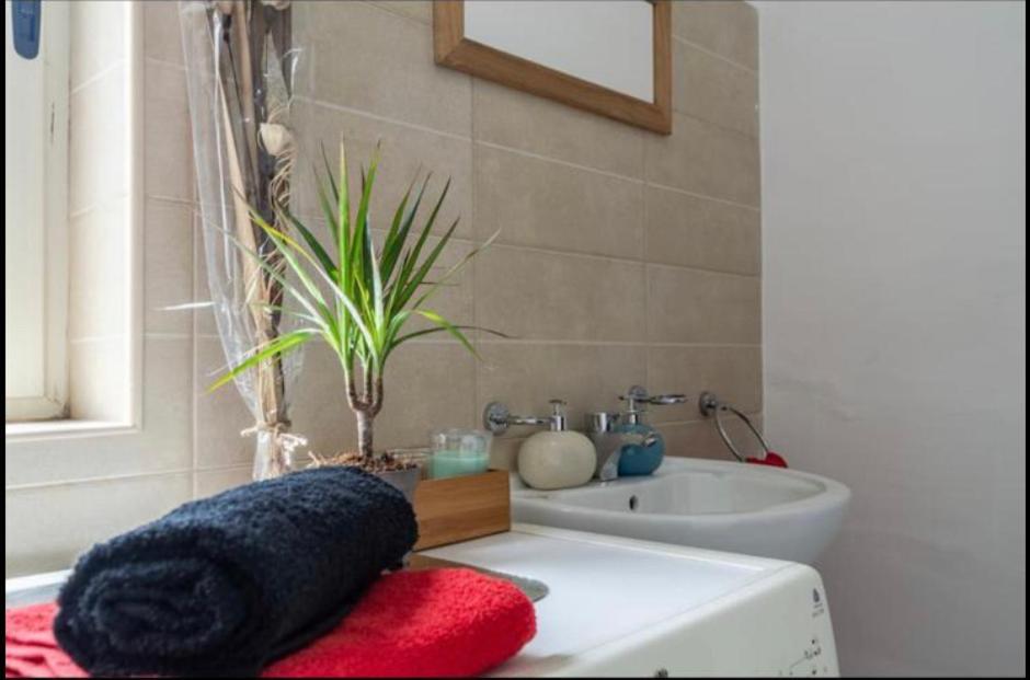 Room 6- Private Room With Private Terrace, Private Bathroom, Ac And Wifi Sliema Exteriör bild